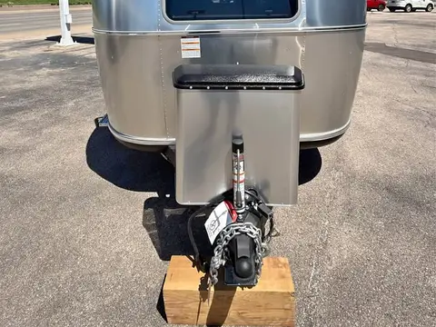 2026 Airstream World Traveler — photo 2