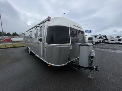 2017 Airstream Classic 30 — photo 3
