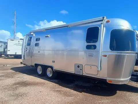 2022 Airstream International — photo 2