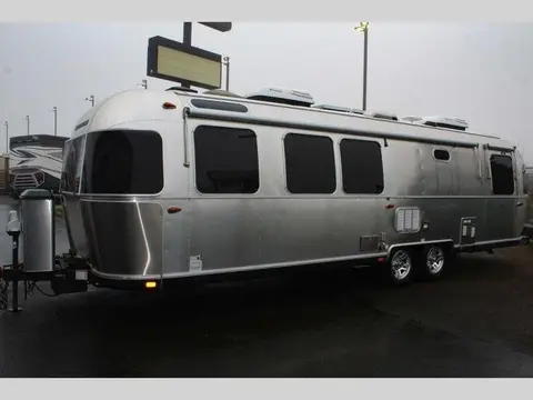 2016 Airstream Classic 30 — photo 4