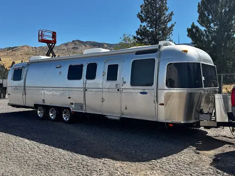 2006 Airstream Classic 34' triple axle — photo 1