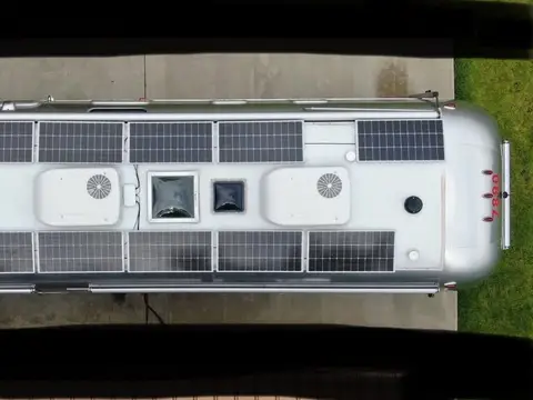 2022 Airstream Classic — photo 5