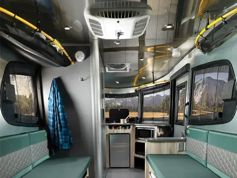 2019 Airstream Basecamp — photo 3