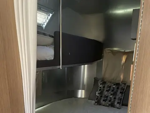 2019 Airstream Flying Cloud BUNK — photo 5