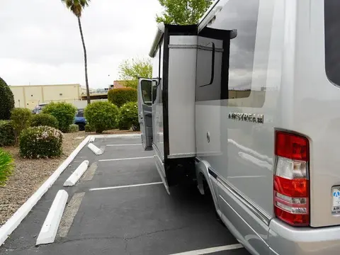 2018 Airstream Atlas — photo 4