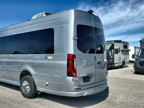 2025 Airstream Tommy Bahama Interstate 24GT Package — photo 4