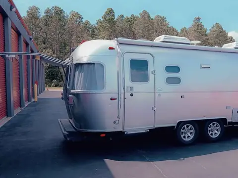 2023 Airstream Flying Cloud 27FB — photo 2