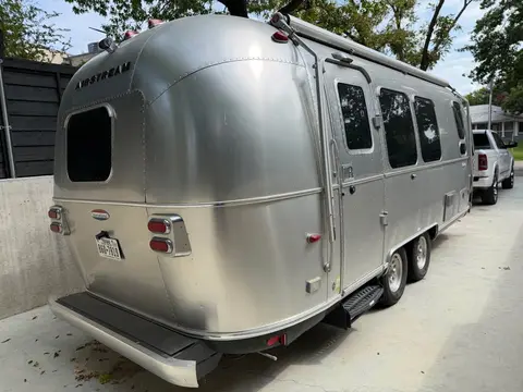 2015 Airstream International Signature 23FB — photo 3