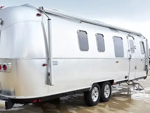 2026 Airstream Classic 33FB — photo 3
