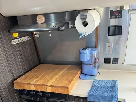 2019 Airstream International Signature 27FB — photo 5