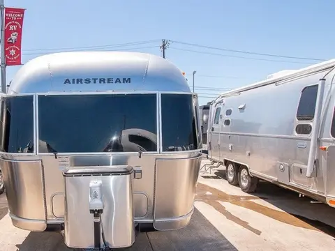 2018 Airstream International Signature 25FB Twin — photo 2
