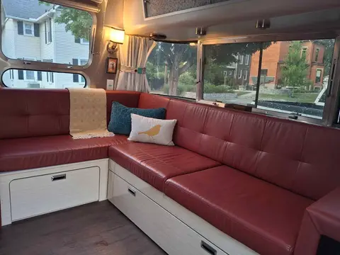 2018 Airstream International Serenity Twin beds 30 ft — photo 1