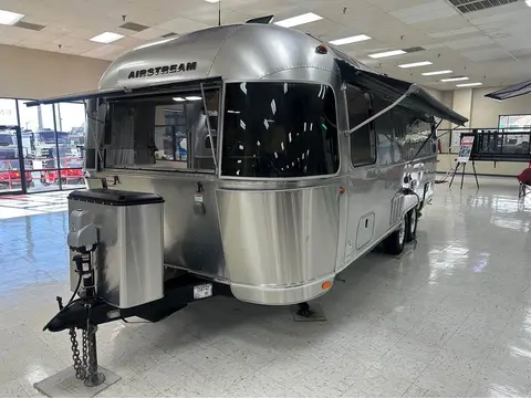 2017 Airstream Flying Cloud 25RB — photo 5
