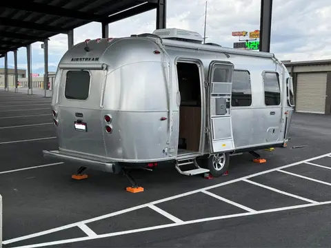2023 Airstream Caravel — photo 3