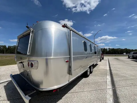 2019 Airstream Classic 33 ft — photo 2