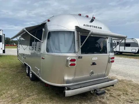 2022 Airstream Flying Cloud 27 FB Rear Hatch — photo 3