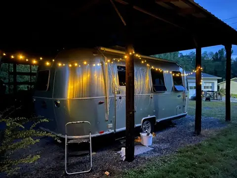 2017 Airstream Bambi 22FB — photo 4
