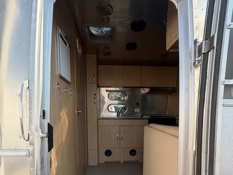 2019 Airstream Flying Cloud 23FB — photo 5