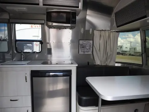 2019 Airstream Bambi Sport 16RB — photo 3