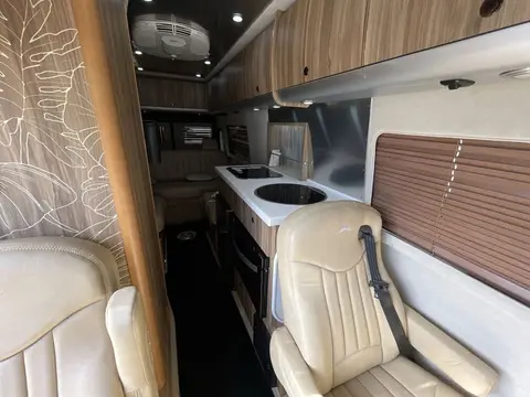 2018 Airstream Tommy Bahama Interstate Edition; LOUNGE — photo 2