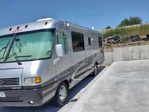 2004 Airstream Land Yacht — photo 1