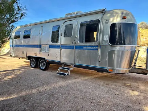 1990 Airstream Excella — photo 1