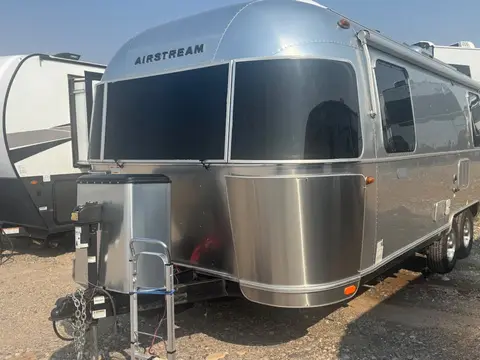 2020 Airstream Globetrotter 25FB Queen — photo 2