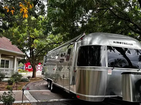 2022 Airstream Globetrotter 30RB Queen — photo 1