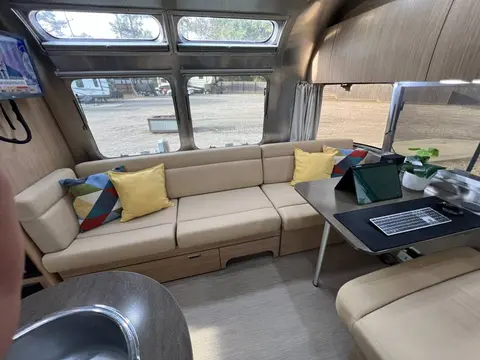 2017 Airstream Flying Cloud 23D — photo 4