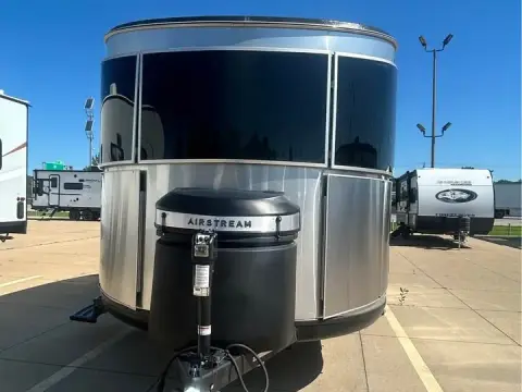 2025 Airstream Basecamp X — photo 3