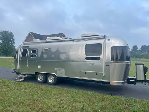 2020 Airstream Globetrotter 27 FB Twin — photo 1