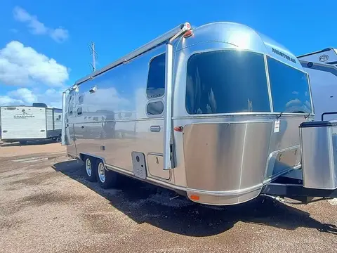 2022 Airstream International — photo 1