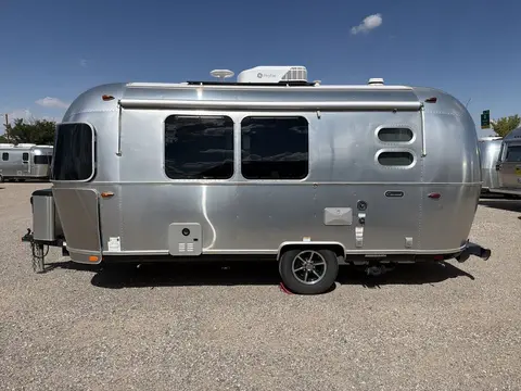 2025 Airstream Caravel 20FB — photo 4