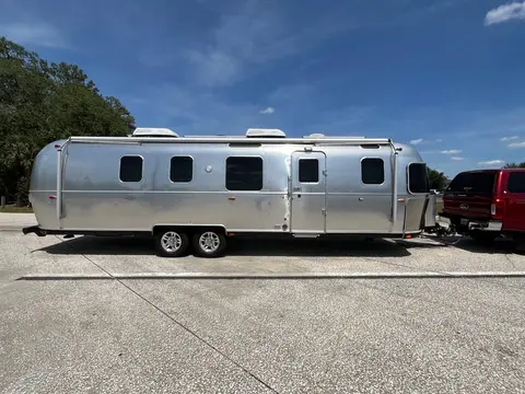 2019 Airstream Classic 33 ft — photo 1