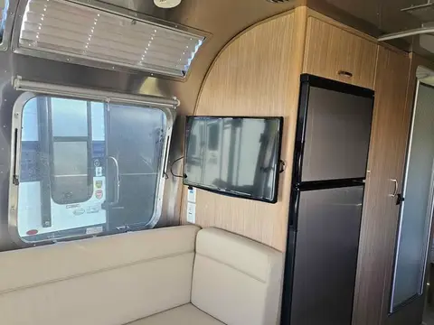 2017 Airstream Flying Cloud 25FB — photo 5