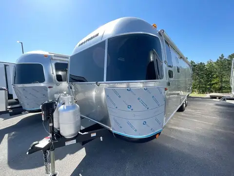 2026 Airstream Classic 28RBT — photo 3