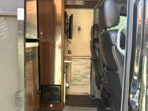 2015 Airstream Interstate — photo 2