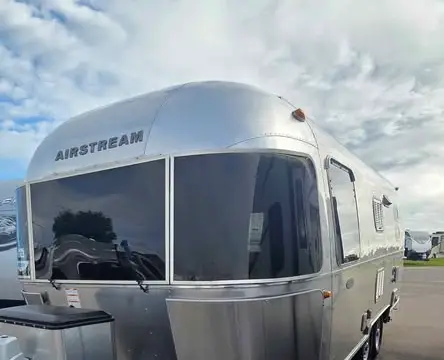 2019 Airstream Flying Cloud 23FB — photo 3