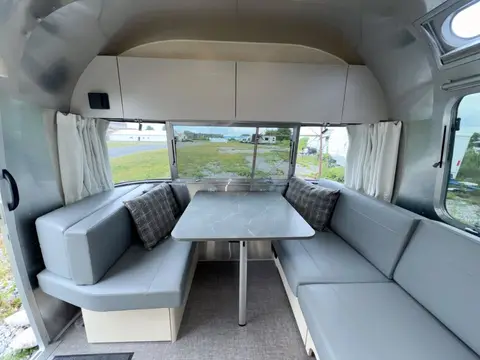 2025 Airstream Flying Cloud 25FB — photo 3