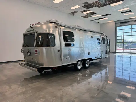 2022 Airstream International 25RBT — photo 3