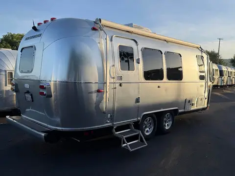2022 Airstream Flying Cloud 23FBQ — photo 4