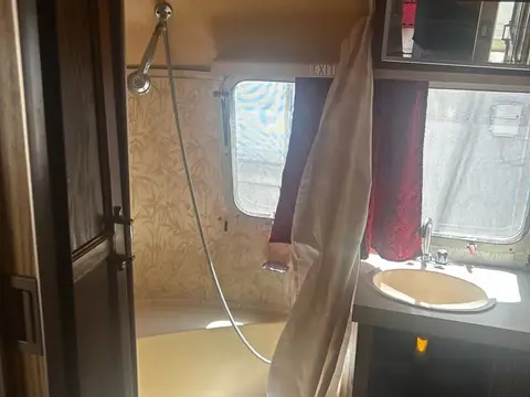 1992 Airstream 29 feet sovereign - rear bath — photo 4