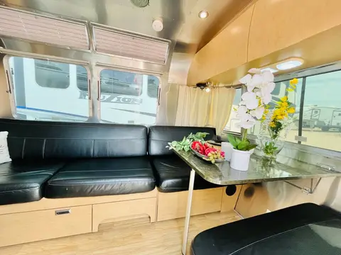 2016 Airstream Flying Cloud 23D — photo 5