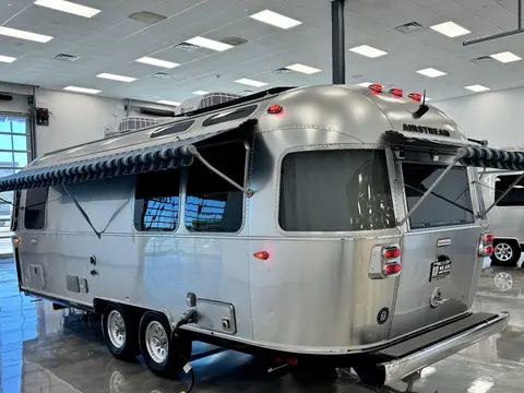 2024 Airstream International 25FB — photo 3