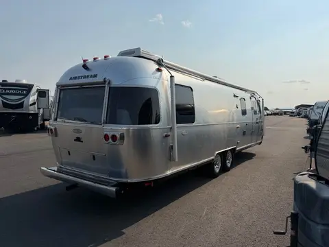 2019 Airstream Classic 30QB — photo 3