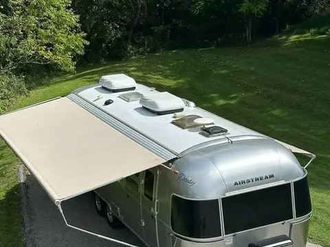 2017 Airstream International Serenity 30RBQ — photo 2