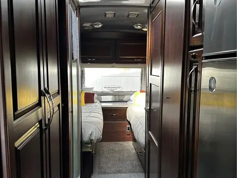 2017 Airstream Classic 30 ft — photo 4