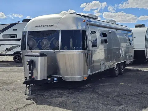 2025 Airstream Pottery Barn 28RB Twin — photo 2