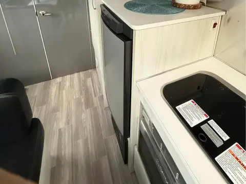 2019 Airstream Bambi Sport 22FB — photo 5