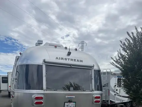 2019 Airstream International Serenity 30RB Twin — photo 3